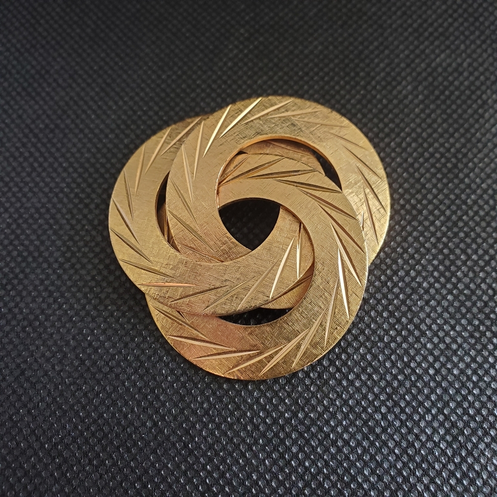 Vintage Kramer Signed Goldtone Brooch 3 Circles
